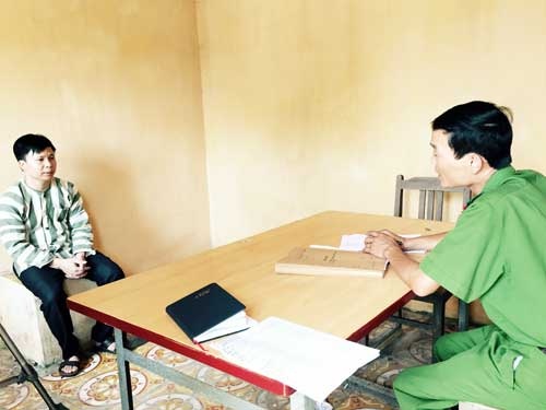 Giai cuu hai co gai tre bi ep lam no le tinh duc hinh anh