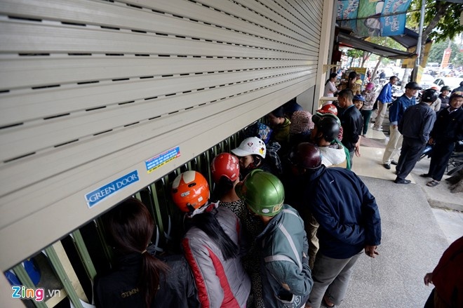 nguyên nhân ban đầu của vụ việc là tự sát, hiện trường trong căn nhà không có tác động bên ngoài, không xáo trộn.  “Ông Hà có viết thư để lại. Trong bức thư, người đàn ông này sắp xếp thứ tự người chết. Vợ và chồng đi trước, hai con đi sau. Ông Hà còn xin lỗi gia tiên hai dòng họ. Nguyện vọng cuối cùng của nạn nhân được hỏa táng, gia đình chôn chung một chỗ. Lá thư dài hơn một trang giấy”, đại tá Phương nói. Vị đại tá tiết lộ thêm, Hà còn ghi âm để lại lời trăng chối trong điện thoại iPhone 5.