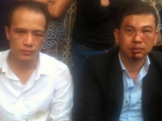 Nhom trai lang danh 2 luat su vi phong nhanh, gay ra bui hinh anh