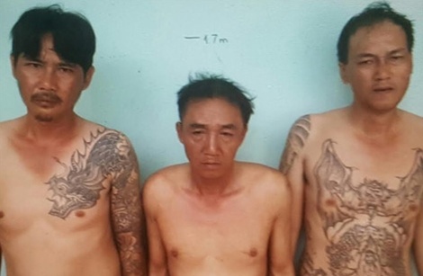 Dung canh hoi duong roi trom do phu nu lai oto hinh anh