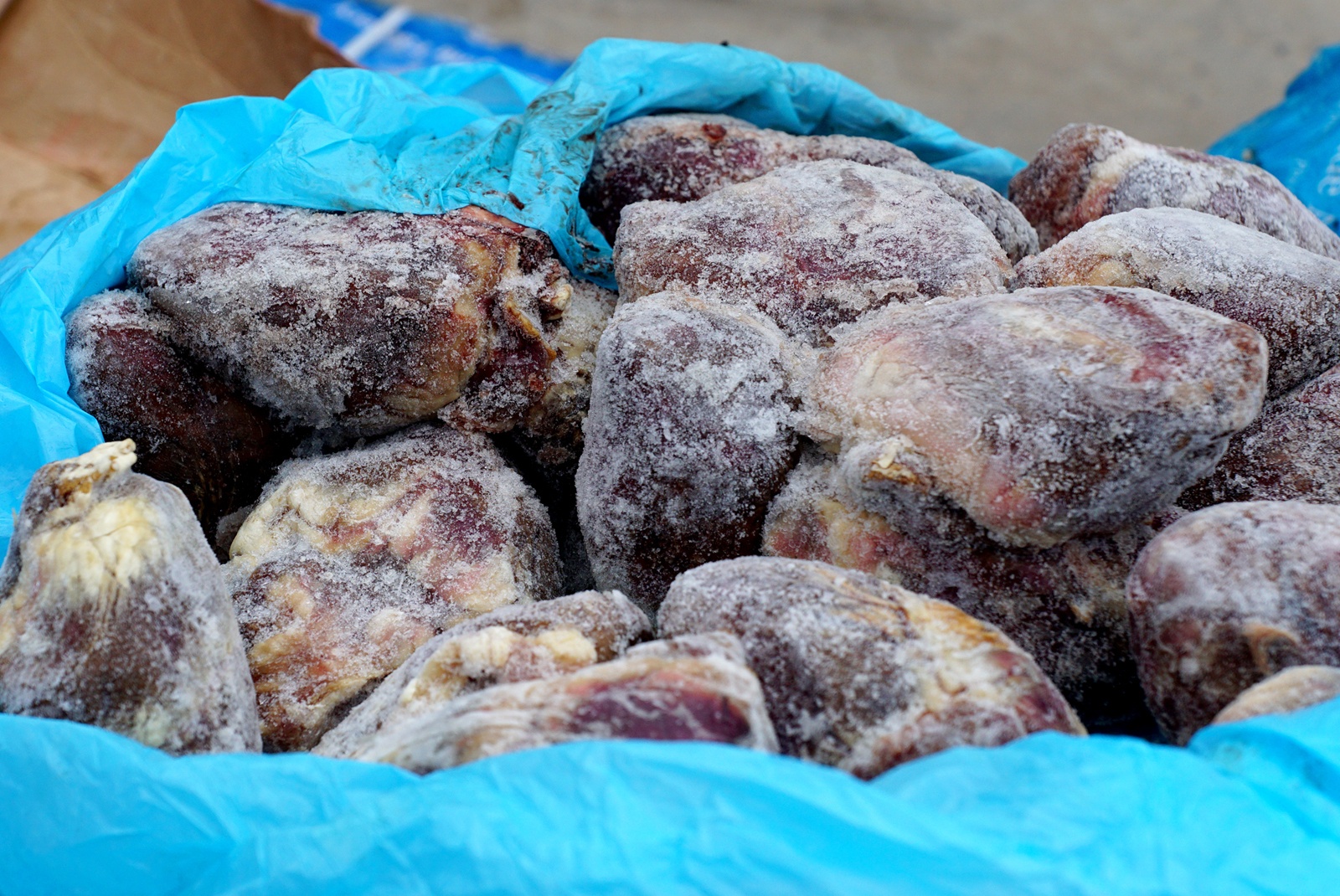 Do hàng hết hạn sử dụng nên cơ quan chức năng sẽ tịch thu, tiêu hủy.