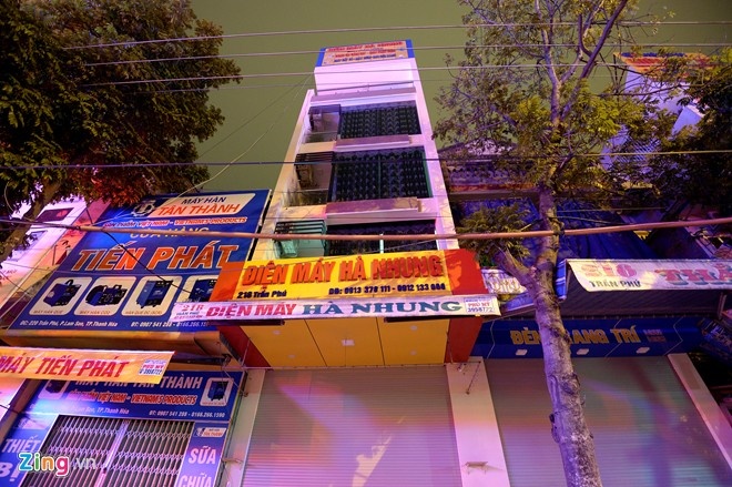 Phía ngoài đại lý điện máy Hà Nhung. Ảnh: Mạnh Thắng.