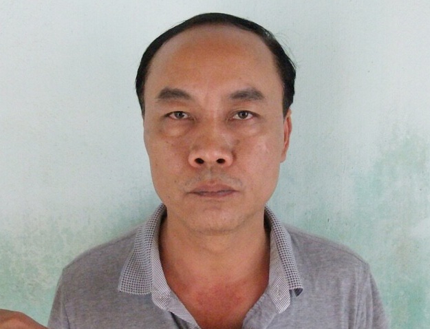 Nguoi dan ong tung ngoi tu bi to lua tien ty hinh anh