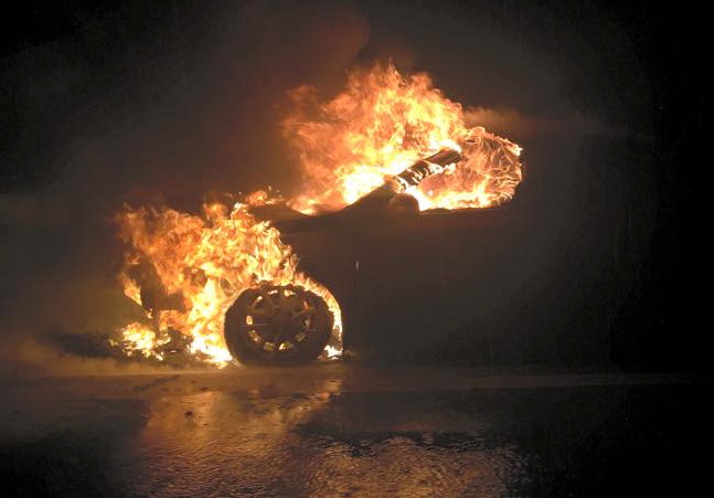 40 phut chua chay oto bat thanh tren cao toc hinh anh