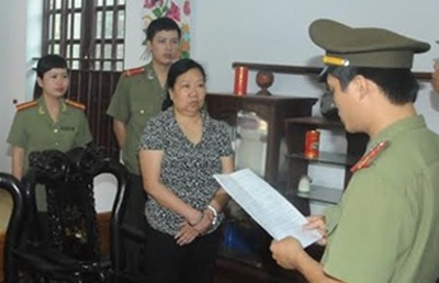 Cuu nu chu tich xa lua dao tien ty hinh anh