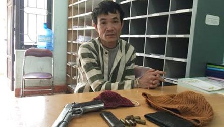 Rut sung doa cuop tai san cua co gai di SH hinh anh