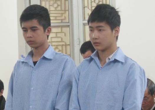 Dung bua dap dau nguoi cuu mang minh de cuop tai san hinh anh