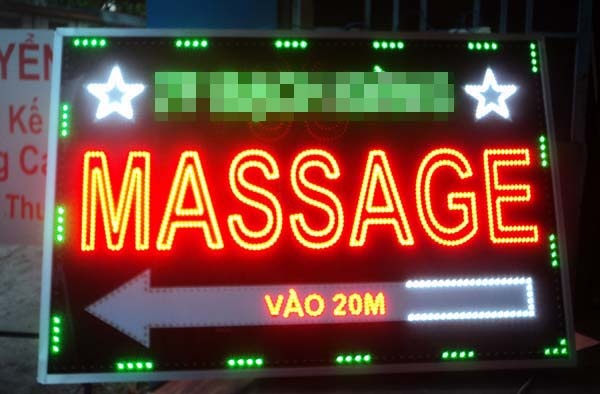 Nu chu quan massage bi trai lang danh, cuop hinh anh