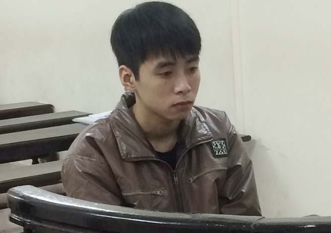 chem phu nu cuop iPhone anh 1