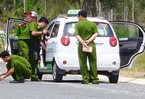 Ten cuop taxi dap dau doa tu sat khi bi bat hinh anh
