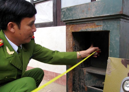 Ten trom pha 22 ket sat sa luoi hinh anh