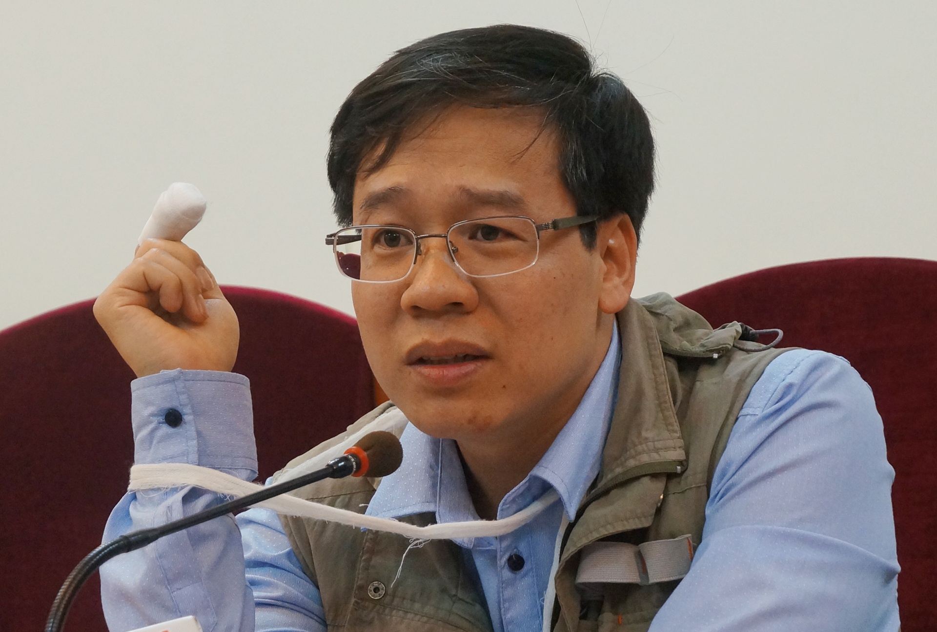 Nhà báo Đỗ Doãn Hoàng bị đánh ảnh 1 Nha bao Do Doan Hoang bi danh anh 1
