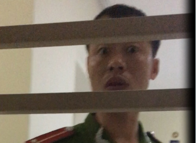 Cong an bi to nho nuoc bot nen xin loi dan hinh anh