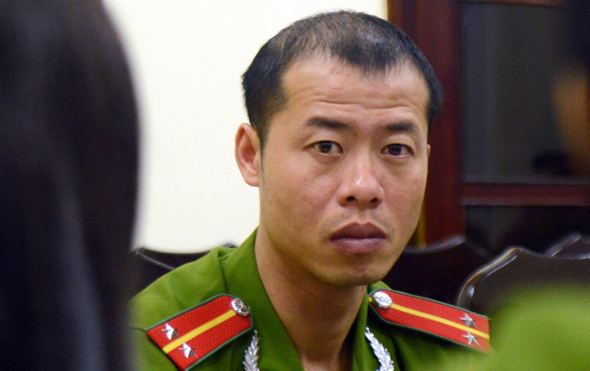 Cong an bi to nho nuoc bot xin loi cong khai hinh anh