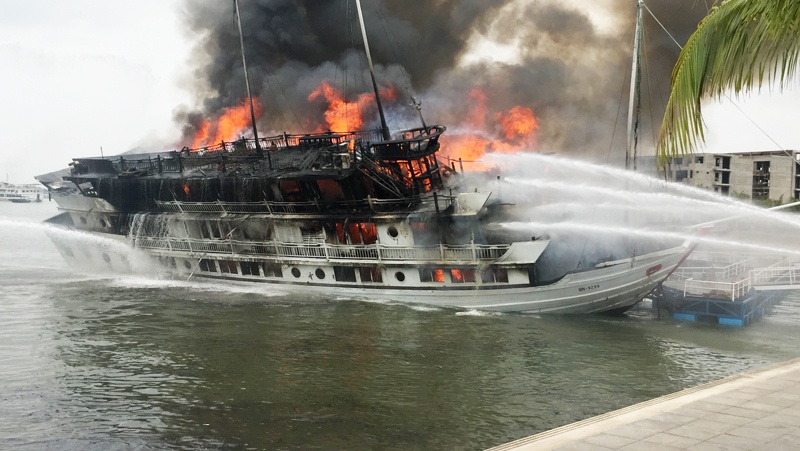 chay du thuyen o Ha Long anh 1
