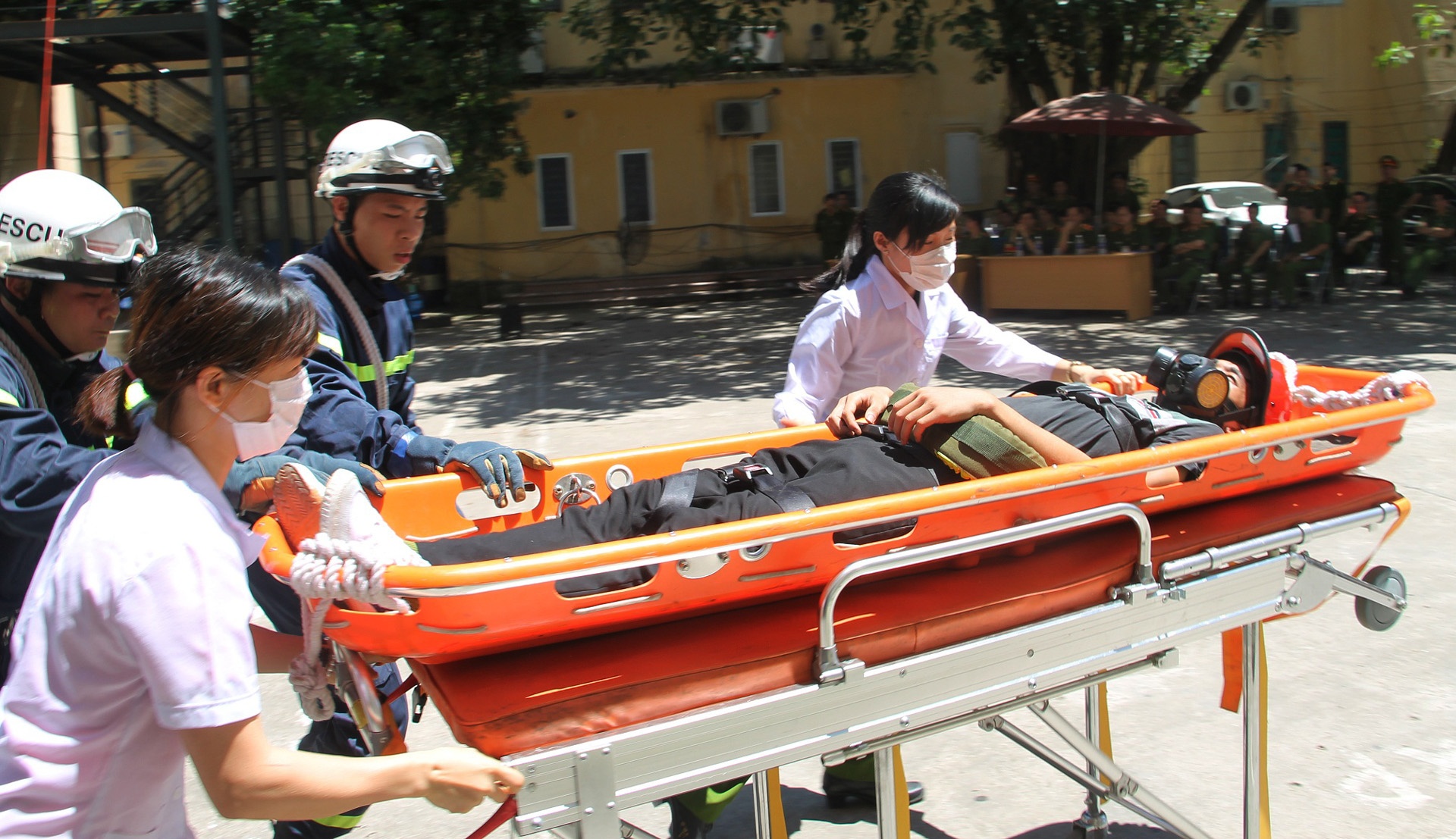 Canh sat PCCC anh 12