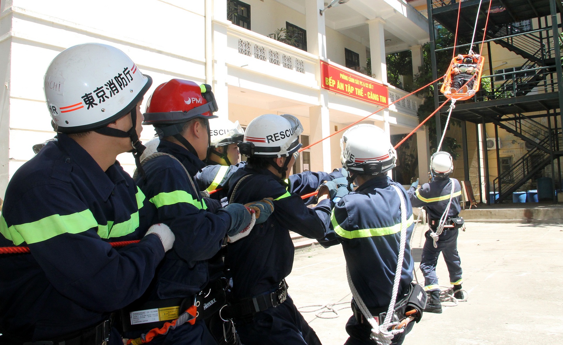 Canh sat PCCC anh 10