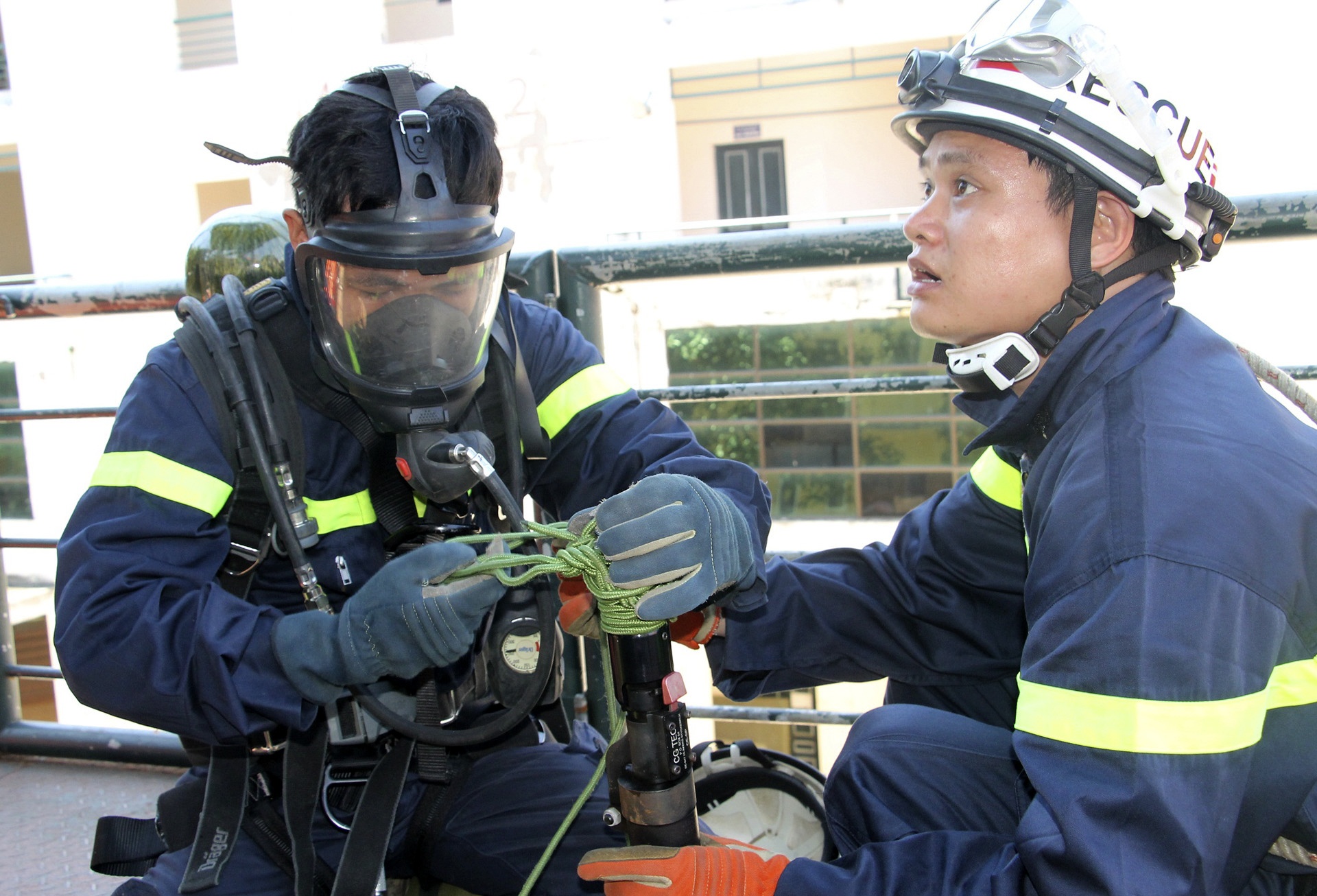 Canh sat PCCC anh 13