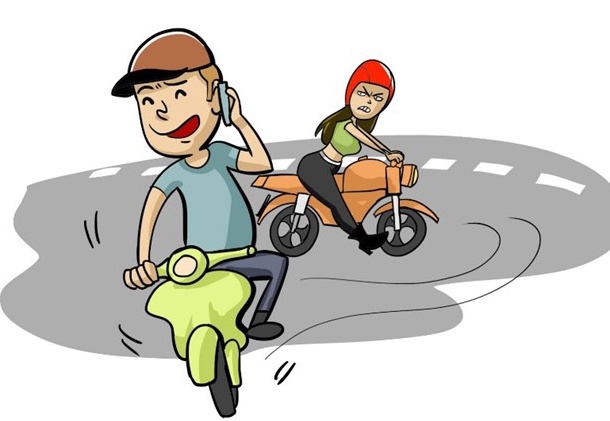 Tu 1/8, di xe may nghe dien thoai bi phat muc nao? hinh anh