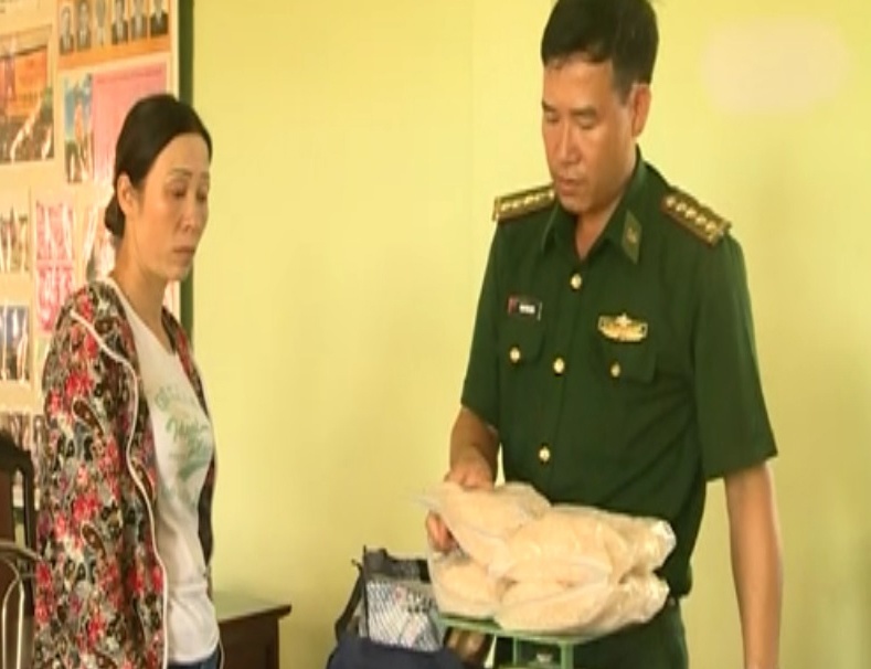 4 kg ma tuy da trong tui xach nguoi phu nu vuot bien hinh anh