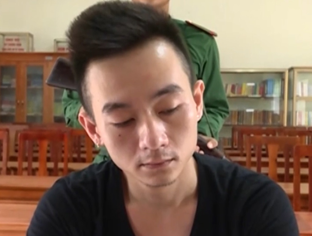 Cap 9X di do sang Trung Quoc mua ma tuy 'tra sua' hinh anh