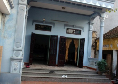 Thieu nu 17 tuoi bi ban trai nem tu tang 2 xuong dat hinh anh