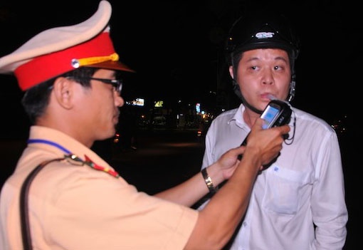 CSGT chot gan quan nhau Sai Gon, phat 600 ‘ma men' hinh anh