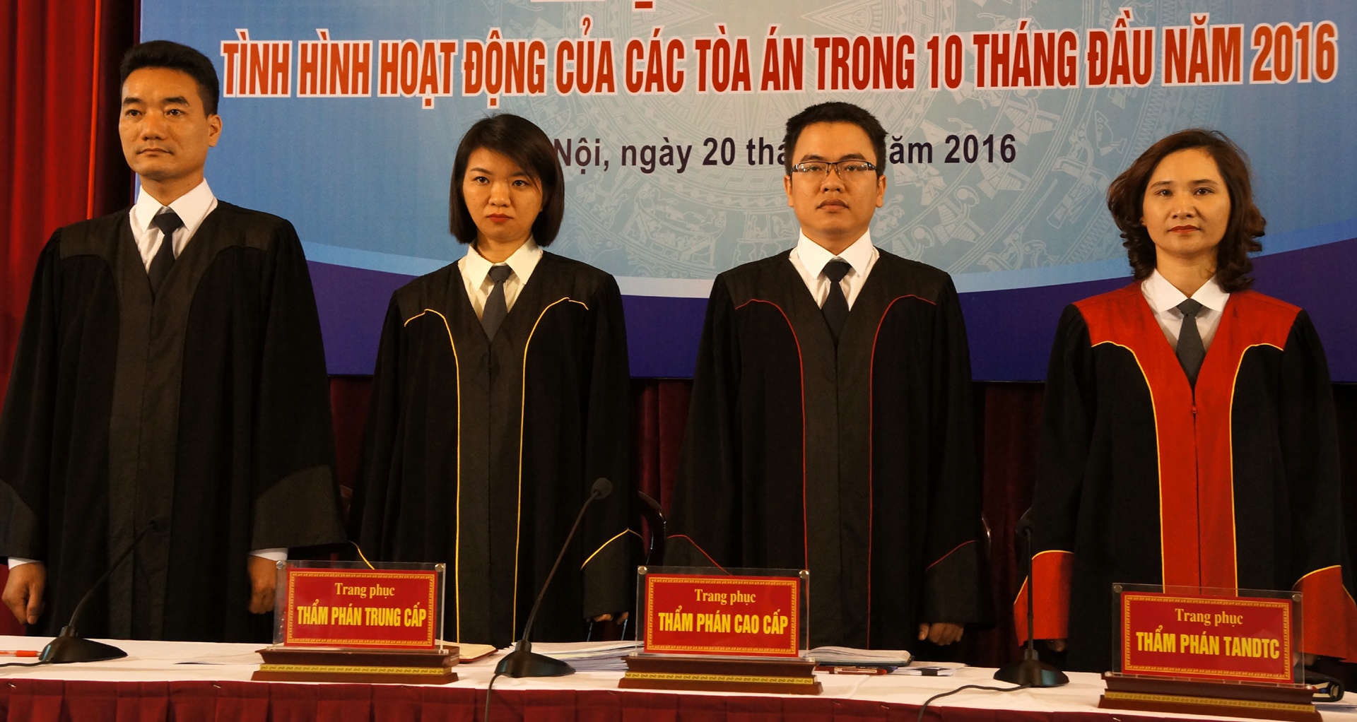 Tham phan se mac ao choang dai tay anh 1