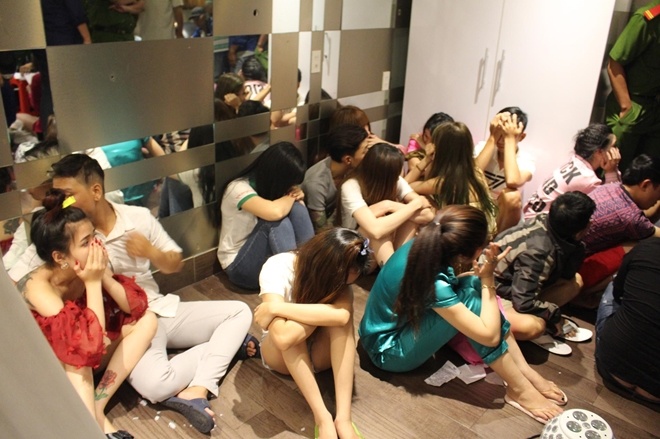 Gan 100 hot girl, hot boy 'thac loan' trong dong lac Sai Gon hinh anh