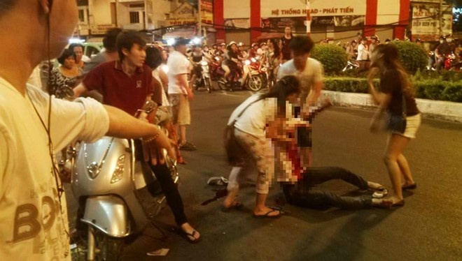 Đâm chết người vì bênh bạn gái ảnh 2 Dam chet nguoi vi benh ban gai anh 2