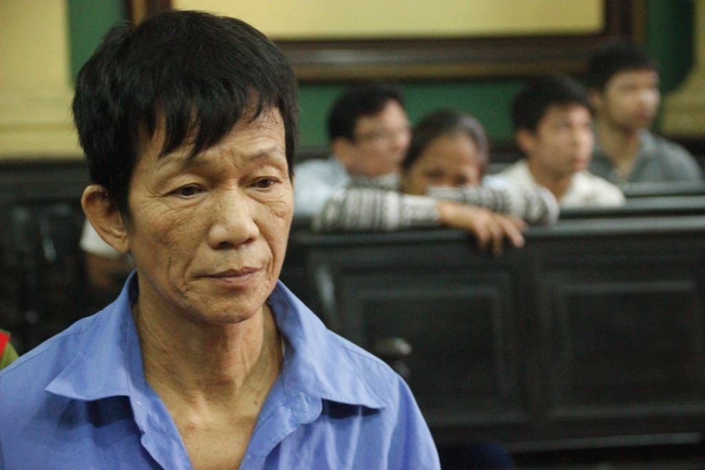 Nguoi cha chem chet con re: 'Toi da quy lay van xin' hinh anh