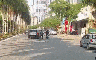 Clip oto Mazda tong nga nguoi di xe may roi bo chay hinh anh