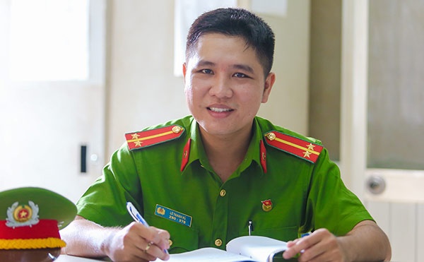 Trinh sat hinh su 3 lan uong thuoc chong phoi nhiem HIV hinh anh