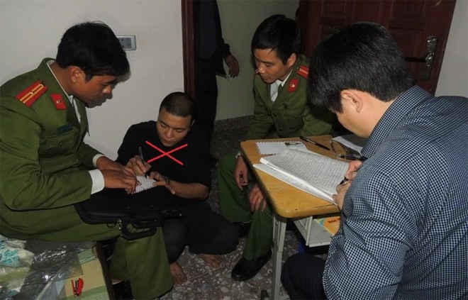 đấu điện vào cửa sắt  ảnh 1 dau dien vao cua sat anh 1