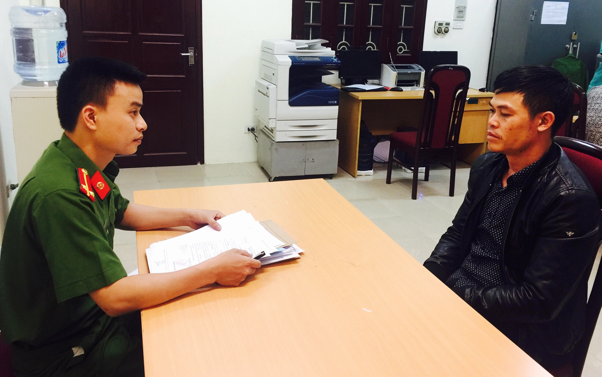 yêu râu xanh bị cắn đứt lưỡi ảnh 1 yeu rau xanh bi can dut luoi anh 1