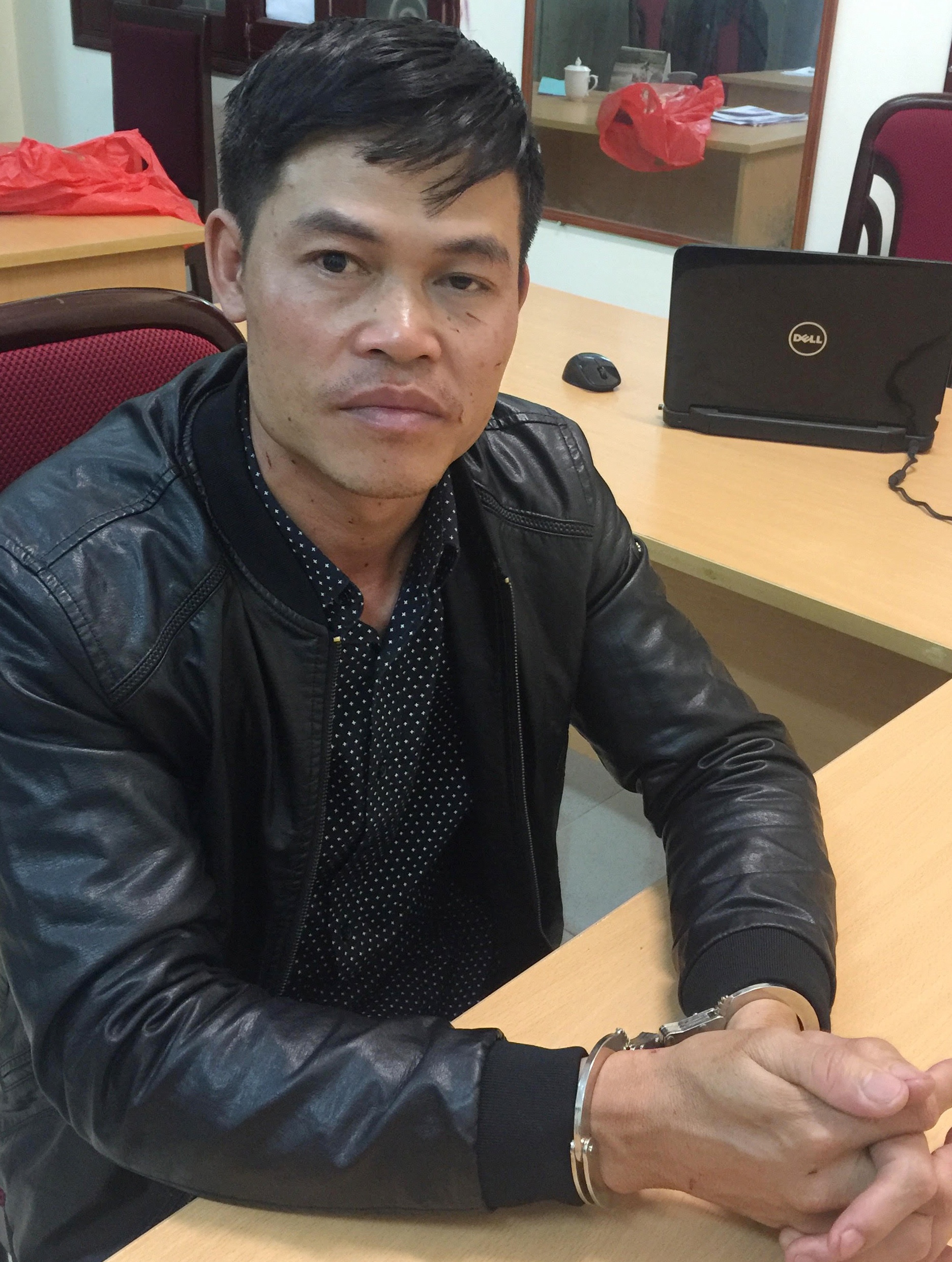 yêu râu xanh bị cắn đứt lưỡi ảnh 2 yeu rau xanh bi can dut luoi anh 2