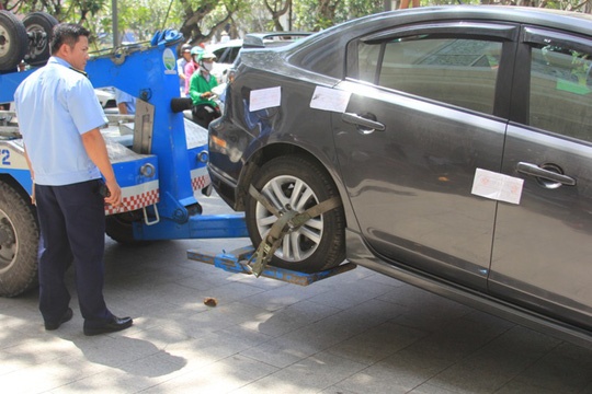 Canh sat co duoc goi cuu ho cau oto vi pham? hinh anh