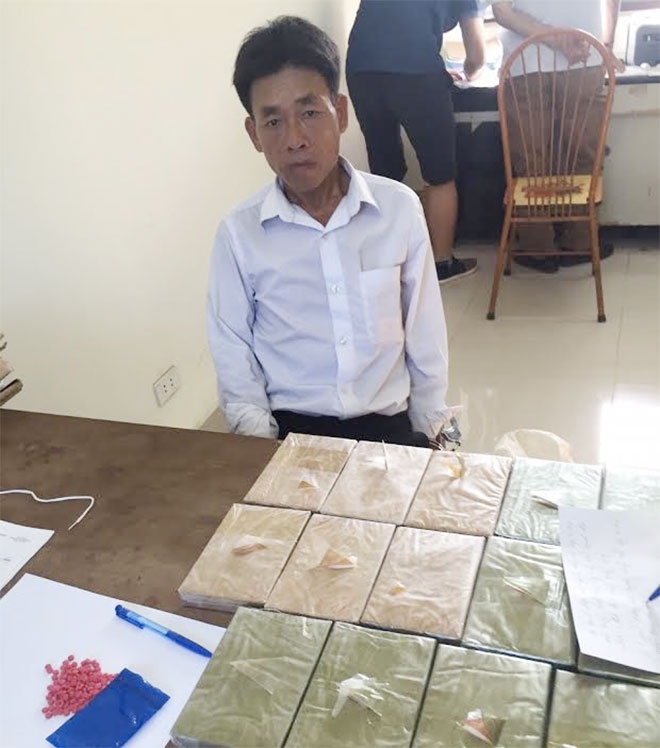 Giao vien buon heroin anh 1