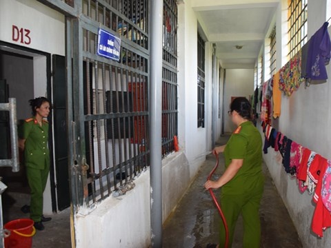 Pham nhan ngay nang nong anh 2