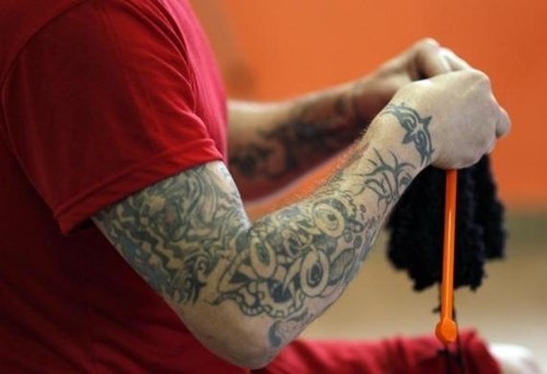 Anh ngoi tu, em co phai tra no cho ngan hang khong? hinh anh