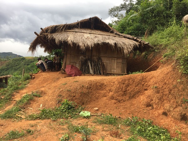 Truy lung nhom bat coc be trai 2 thang tuoi giua dem hinh anh