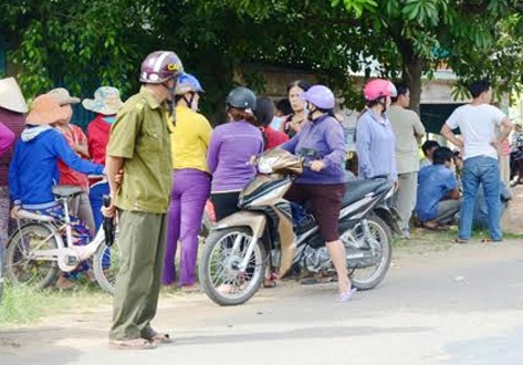 Nguoi phu nu tat nguyen tu vong trong nha voi 4 vet dam hinh anh