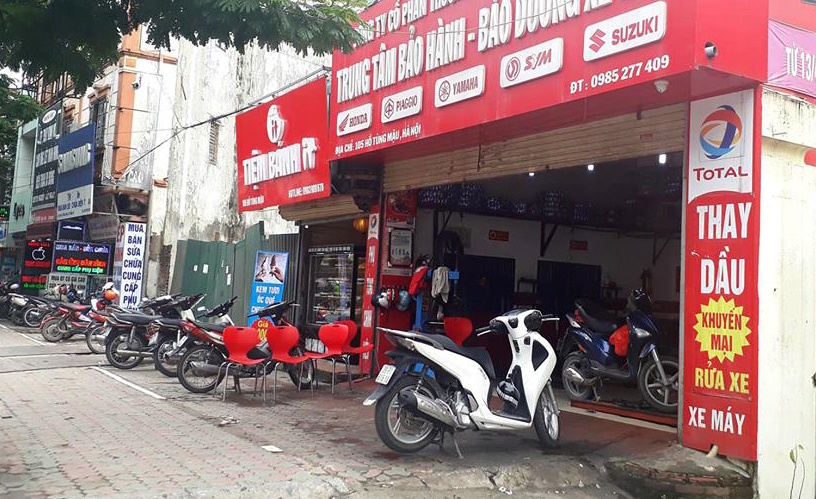 Lo danh tinh ke no sung ban doi thu o tiem sua xe may hinh anh