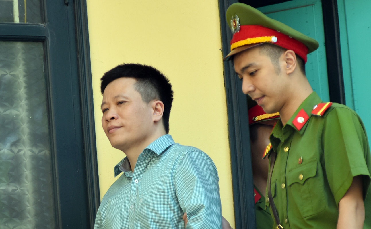 Phien xu Ha Van Tham bat ngo dung trong 5 phut hinh anh