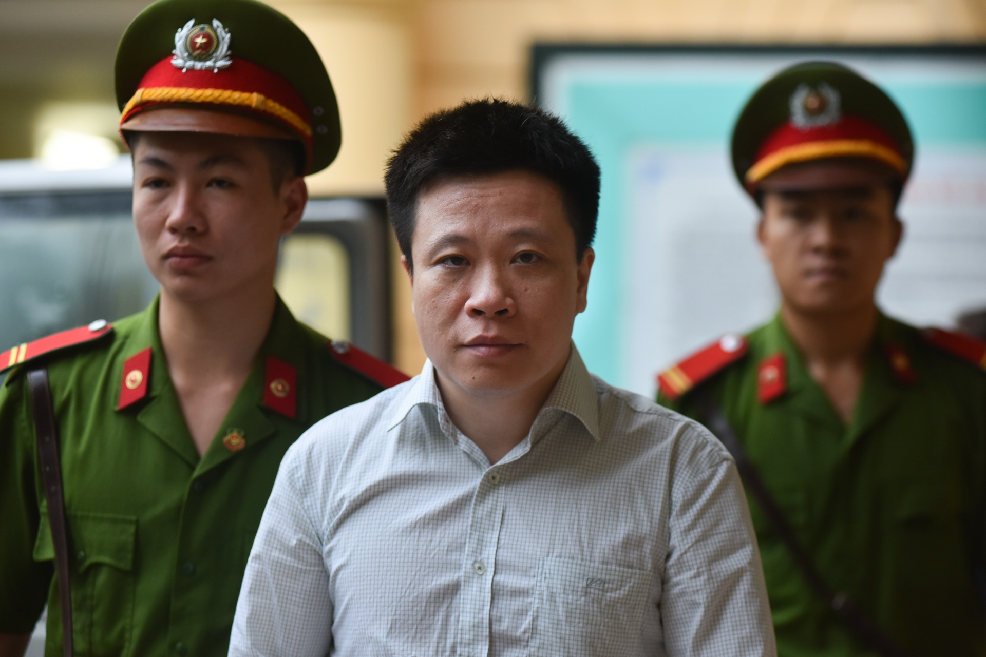 Luat su: 'Bac thang hoi ong troi, 1.500 ty co con doi duoc khong' hinh anh