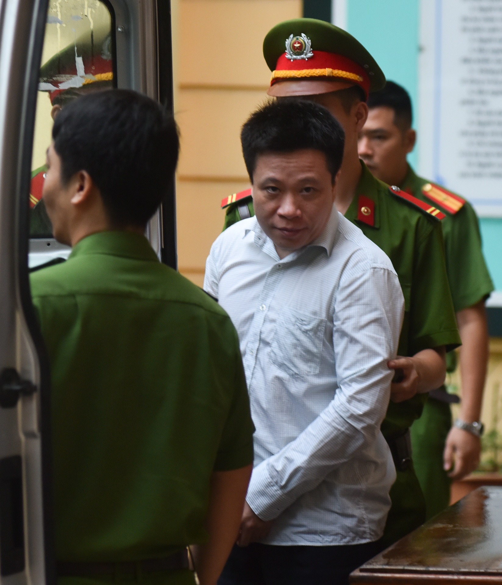 xet xu Ha Van Tham anh 1