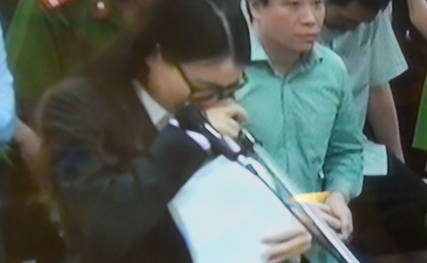 Ha Van Tham, Hoang Thi Hong Tu roi nuoc mat o phan tu bao chua hinh anh