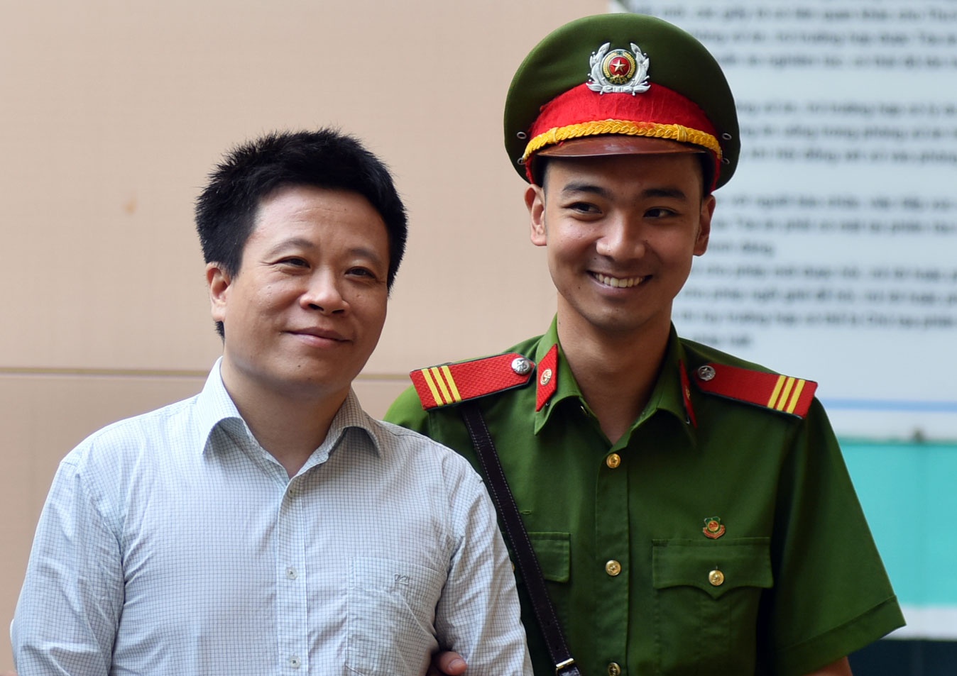 Ha Van Tham xin toa nhung gi trong phan tu bao chua? hinh anh