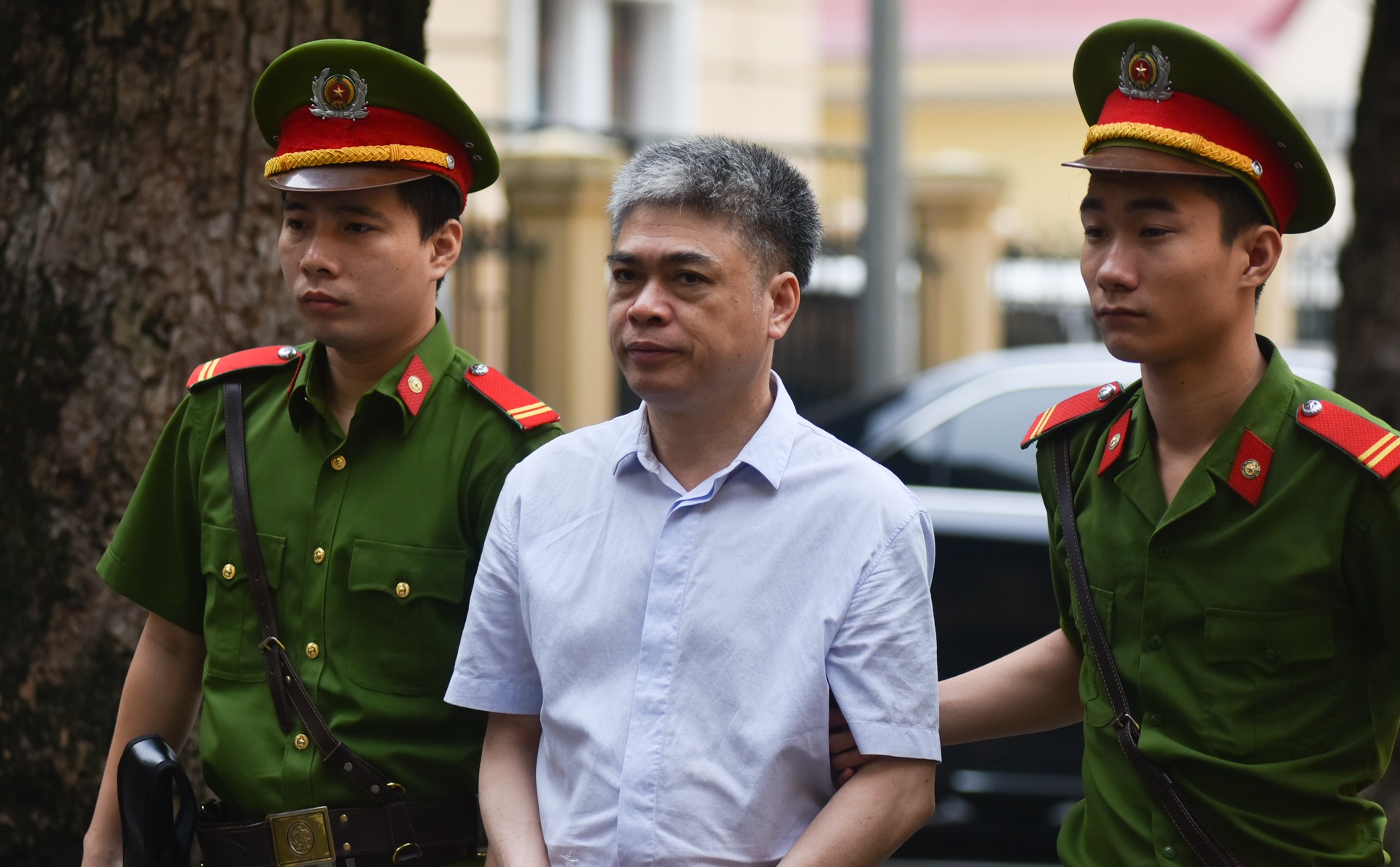 Luat su cho cau tra loi 'quyet dinh sinh mang' cua Nguyen Xuan Son hinh anh