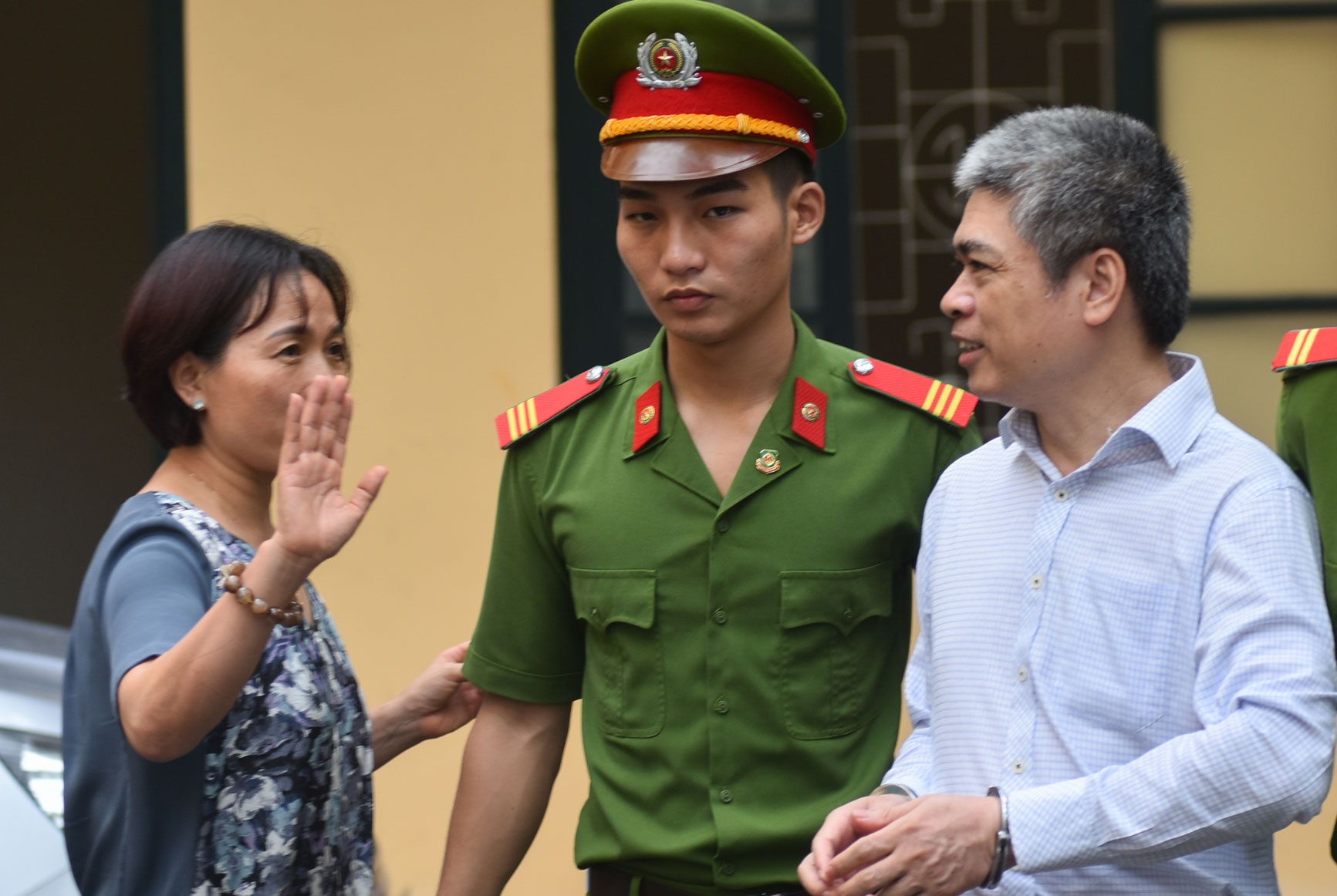 Toa tuyen tu hinh Nguyen Xuan Son, chung than Ha Van Tham hinh anh